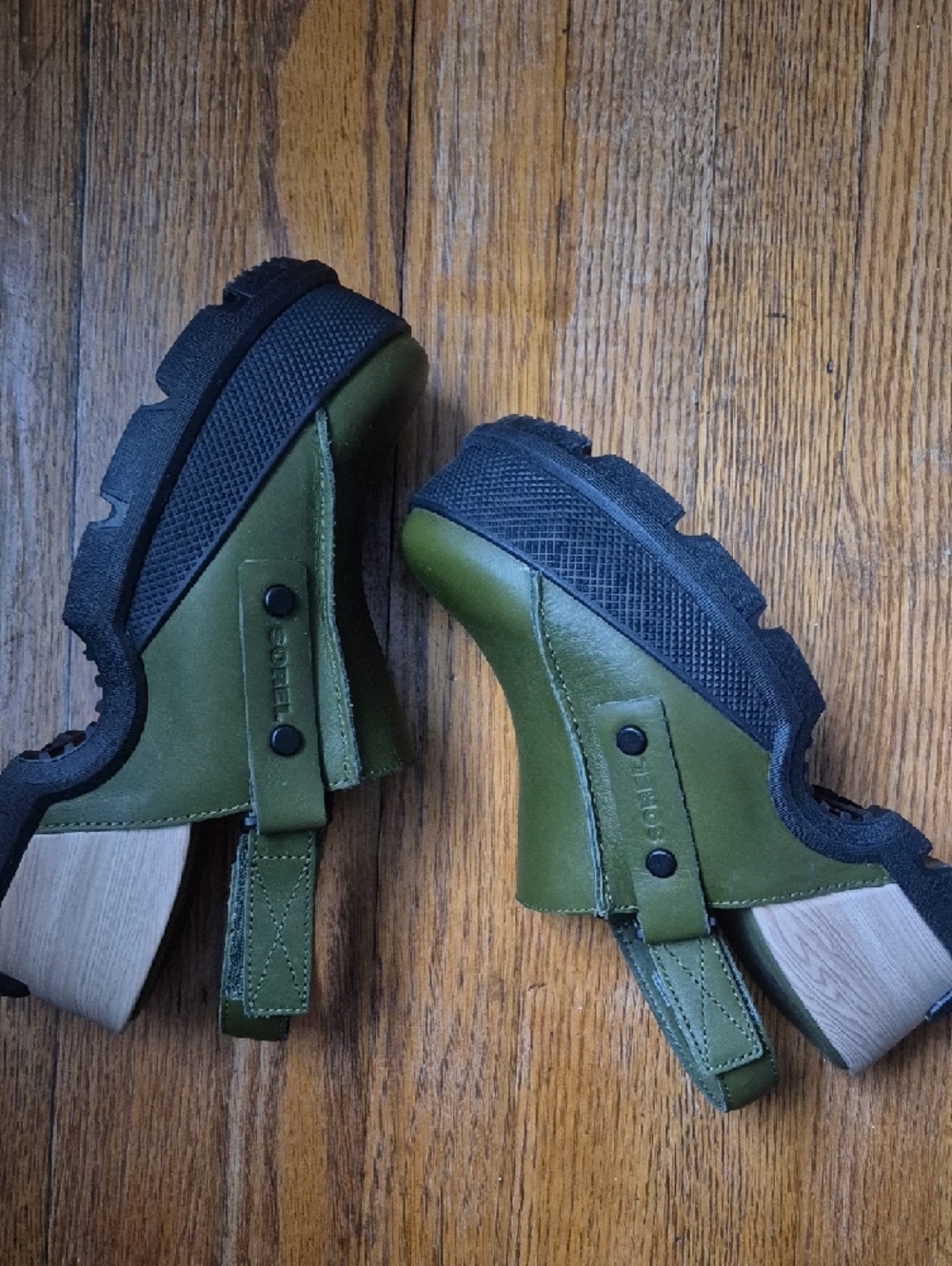 Sorel Roam'n Clog in Olive and Black - Picture 7 of 7